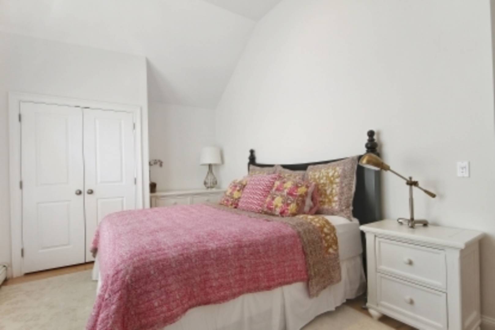 26 Cedar Trail East Hampton, NY 11937 - Photo 9 of 16 a bedroom with a large bed and a dresser