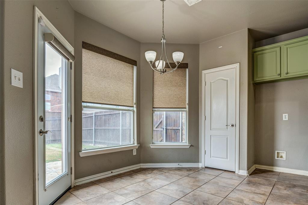 916 Carlsbad Drive Allen, TX 75002 - Photo 12 of 34 a view of livingroom with window