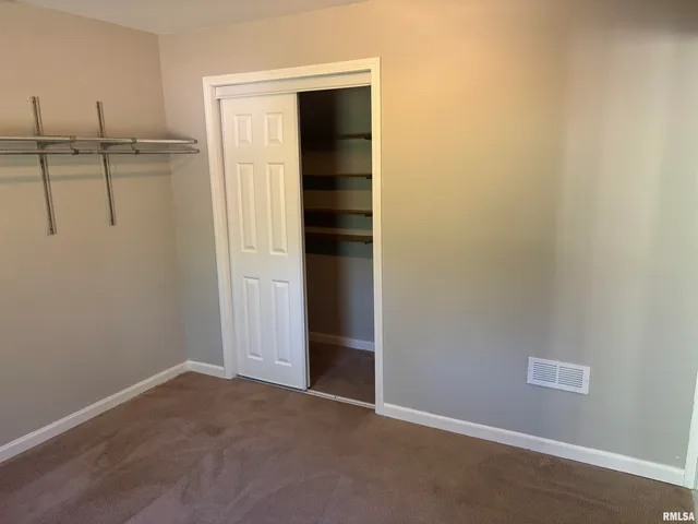 $1,600 | 3813 West Brighton Avenue, Peoria, IL 61615