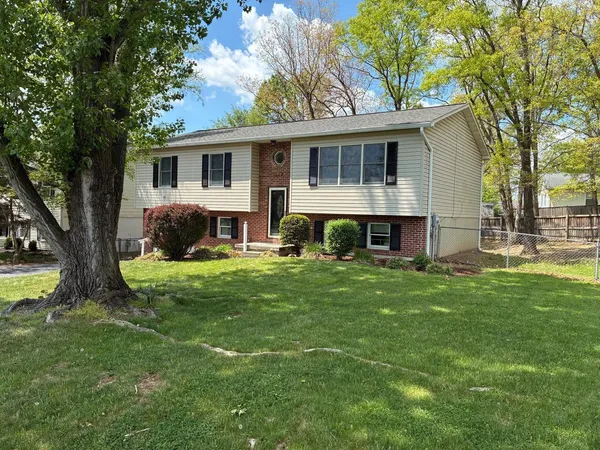$2,300 | 111 Everette Place, Winchester, VA 22602