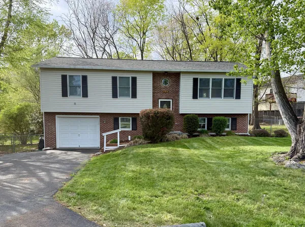 $2,300 | 111 Everette Place, Winchester, VA 22602