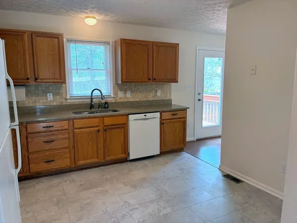 $2,300 | 111 Everette Place, Winchester, VA 22602