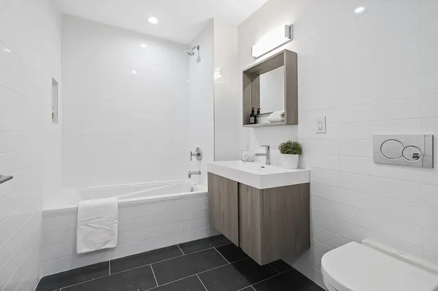 $1,150,000 | 40 Huntington Street, Unit 1E | Red Hook