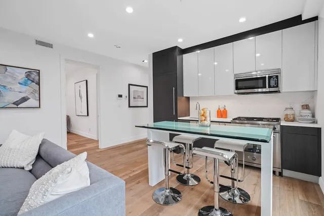 $1,150,000 | 40 Huntington Street, Unit 1E | Red Hook