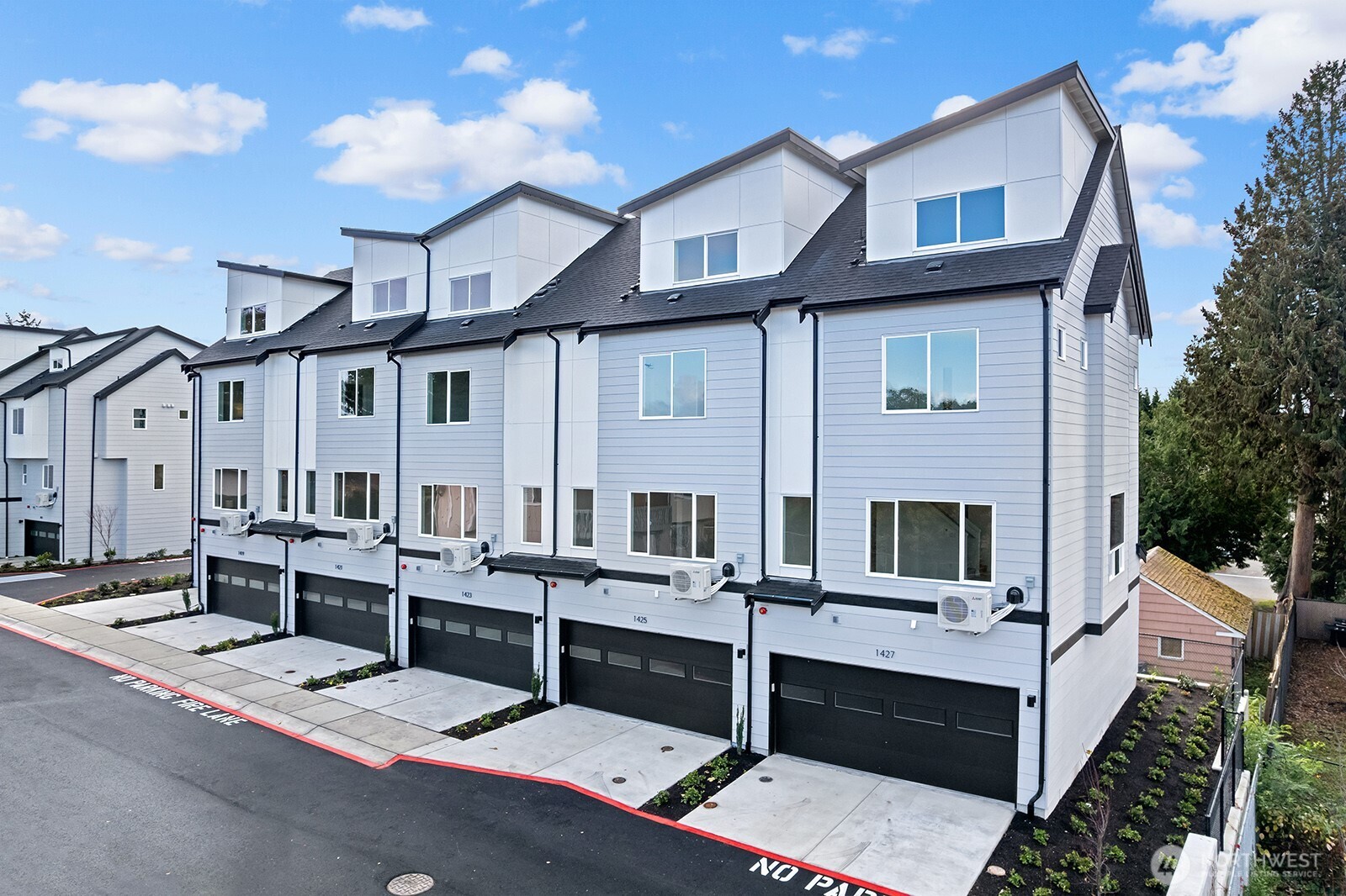 1421 Southwest 111th Lane Seattle, WA 98146 - Photo 33 of 34