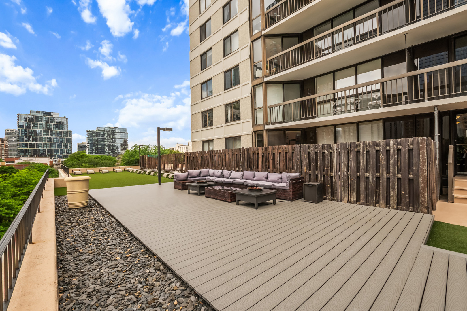 33 West Delaware Place, Unit 22J Chicago, IL 60610 - Photo 13 of 15