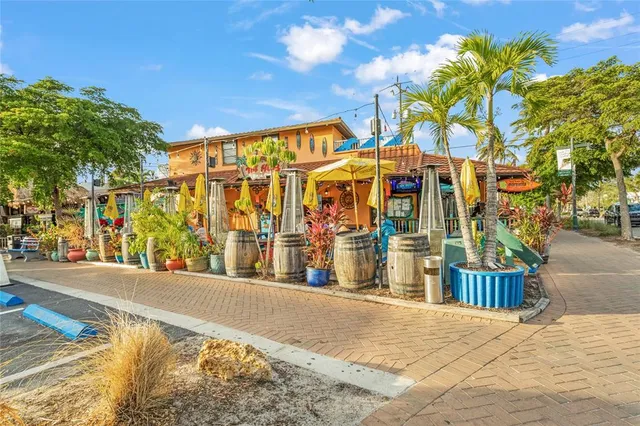 $1,379,000 | 627 Avenida Del Norte, Sarasota, FL 34242