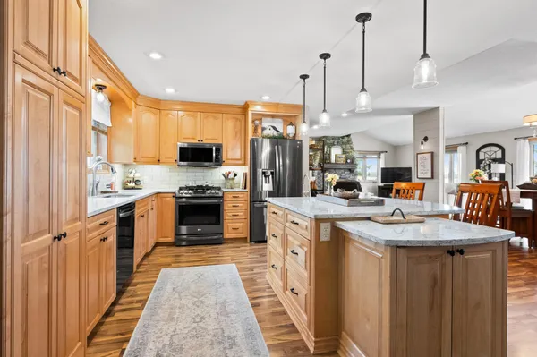 $649,900 | 1608 East Lake Jessie Road Southeast, Alexandria, MN 56308