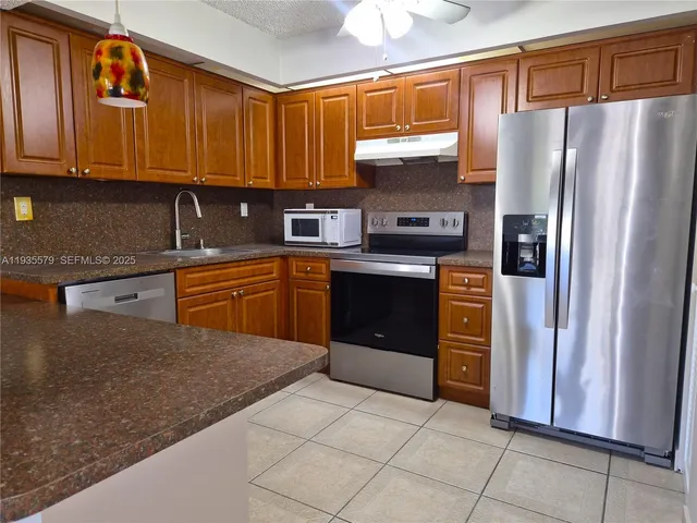 $2,200 | 8811 Southwest 132nd Place, Unit 203CW, Miami, FL 33186