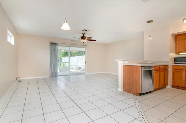 $1,975 | 2909 East Central Boulevard, Orlando, FL 32803