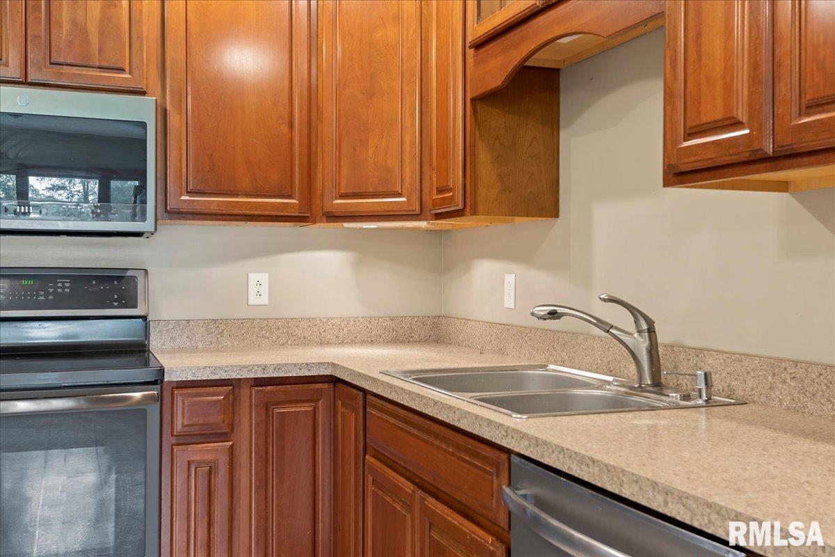 421 North Walnut Street Rochester, IL 62563 - Photo 13 of 33