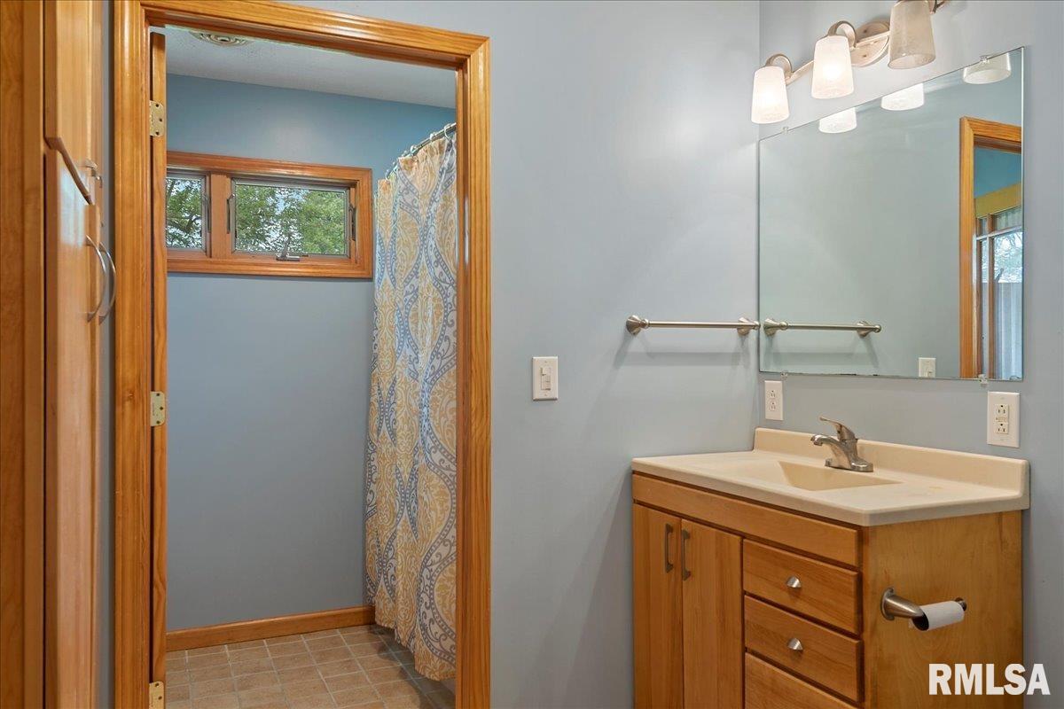 421 North Walnut Street Rochester, IL 62563 - Photo 27 of 33