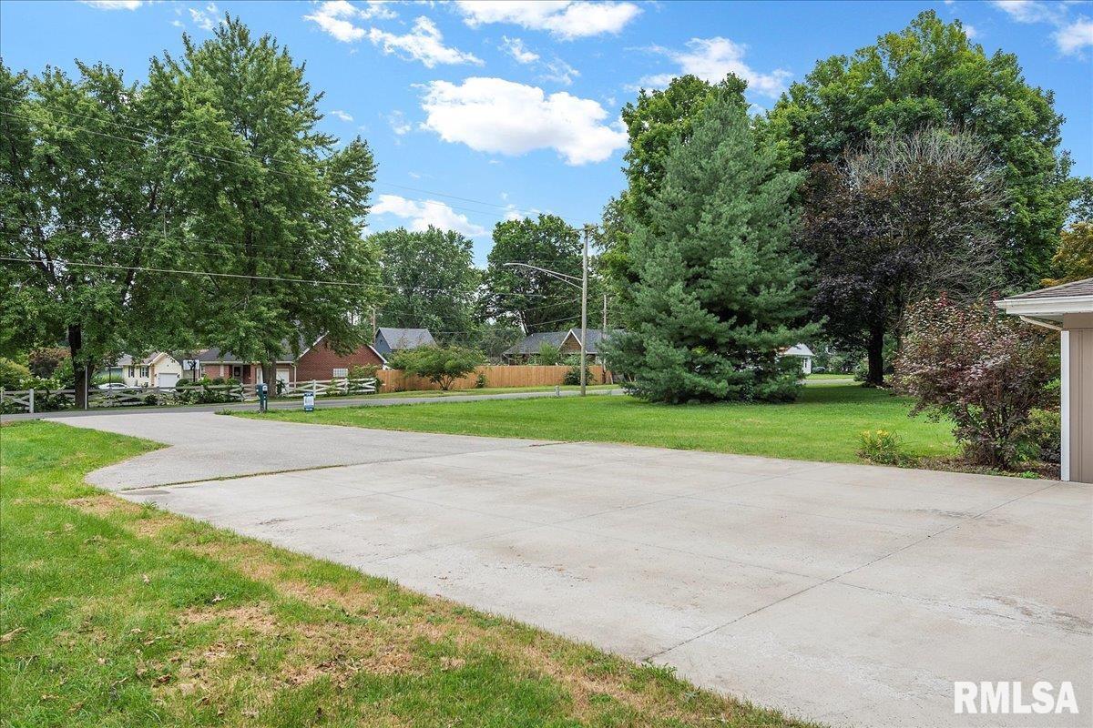421 North Walnut Street Rochester, IL 62563 - Photo 5 of 33