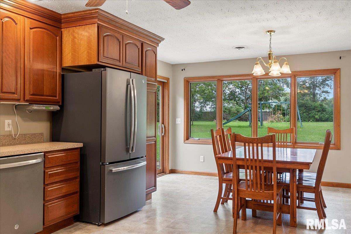 421 North Walnut Street Rochester, IL 62563 - Photo 8 of 33