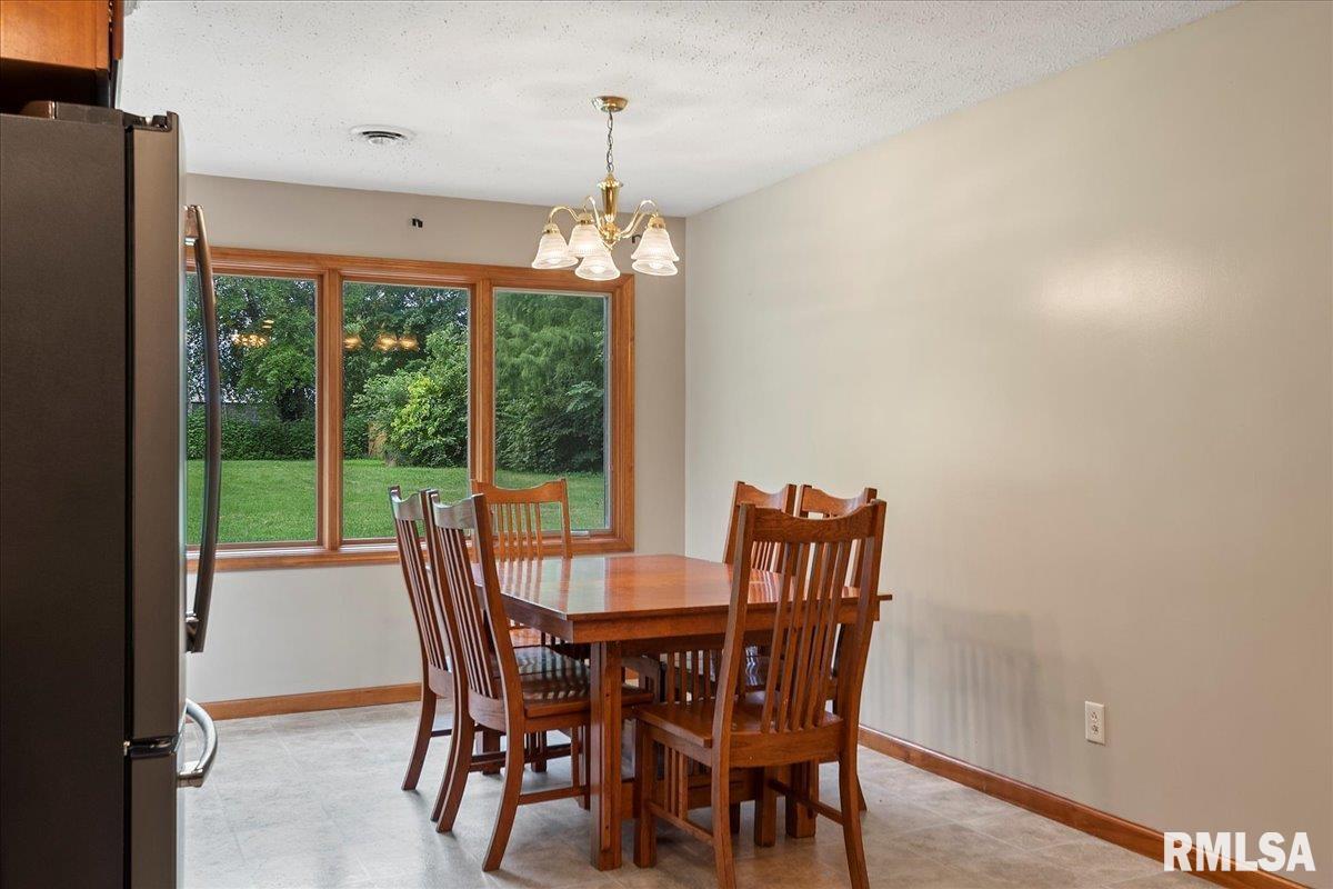 421 North Walnut Street Rochester, IL 62563 - Photo 9 of 33