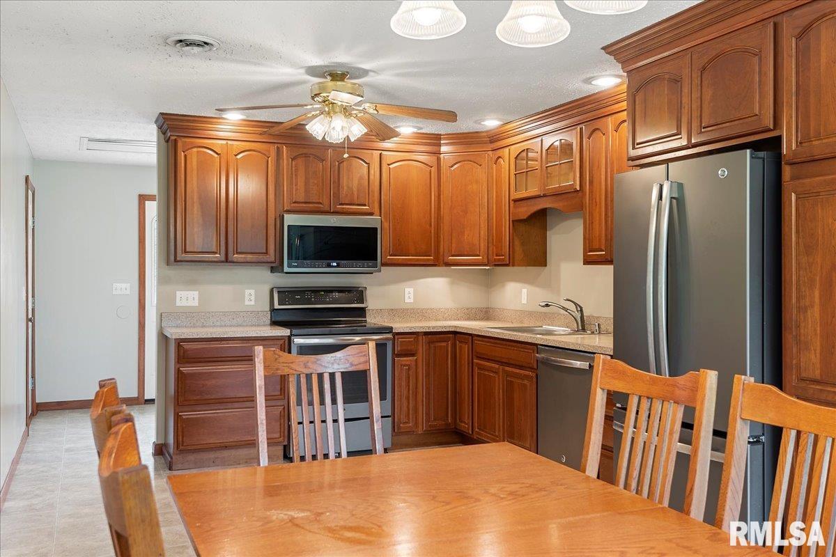 421 North Walnut Street Rochester, IL 62563 - Photo 10 of 33