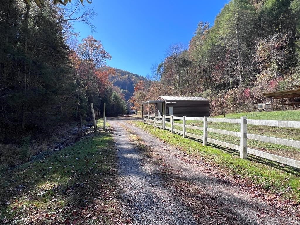 1570 South Helton Road Sevierville, TN 37862 - Photo 9 of 54 Gallery Image 9