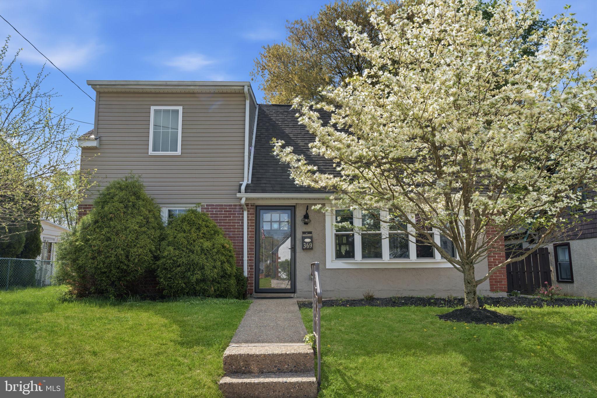 369 Livezey Street Philadelphia, PA 19128 - Photo 3 of 39