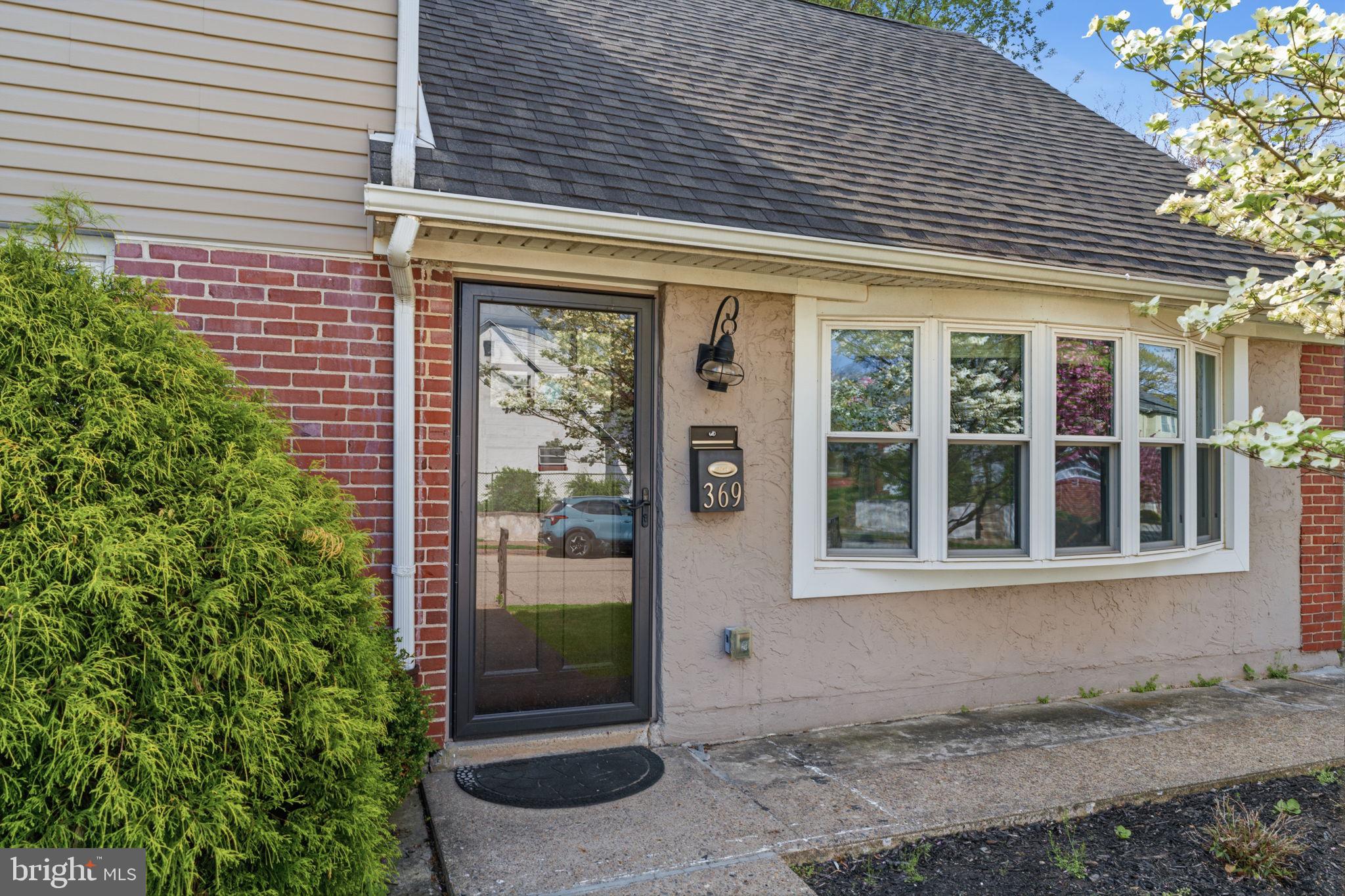 369 Livezey Street Philadelphia, PA 19128 - Photo 4 of 39
