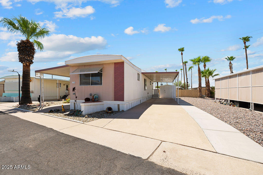 10220 East Apache Trail, Unit 16 Apache Junction, AZ 85120 - Photo 3 of 49 a lobby with a table and chairs