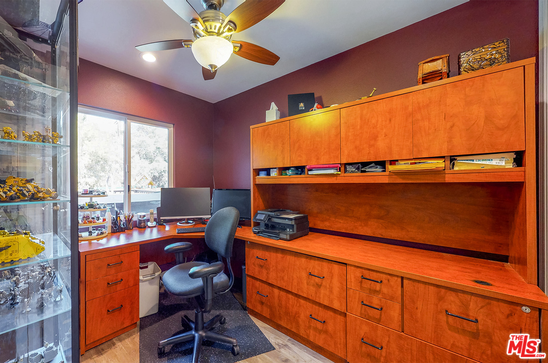 7501 Alpine Way Tujunga, CA 91042 - Photo 12 of 15 Gallery Image 12