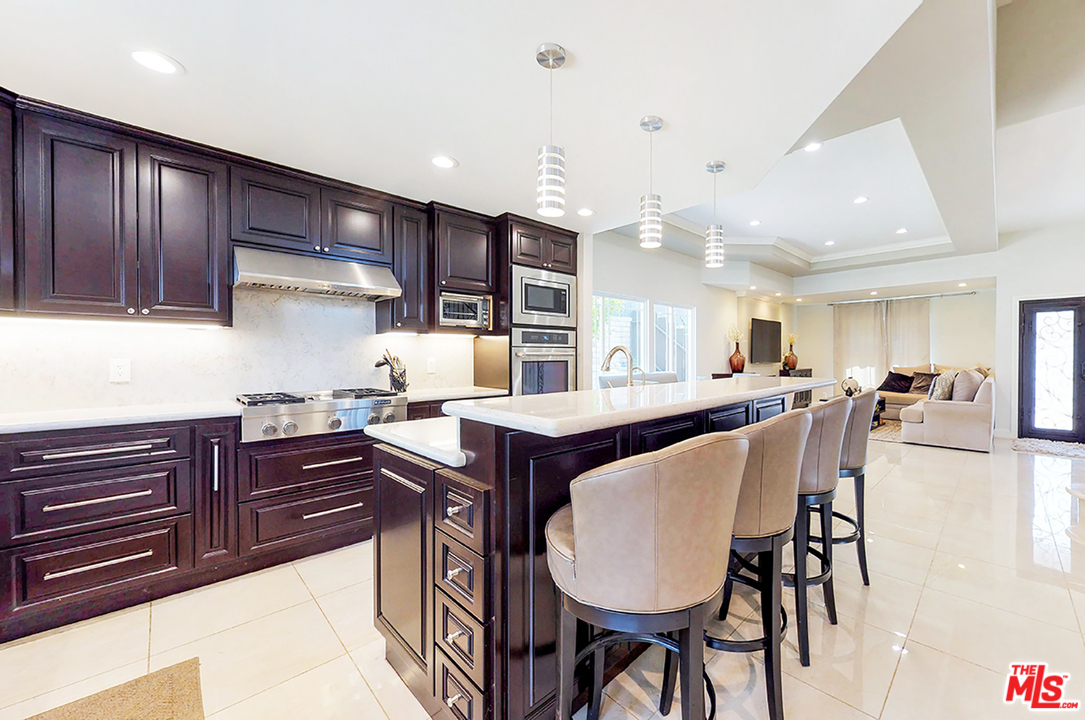 7501 Alpine Way Tujunga, CA 91042 - Photo 4 of 15 Gallery Image 4