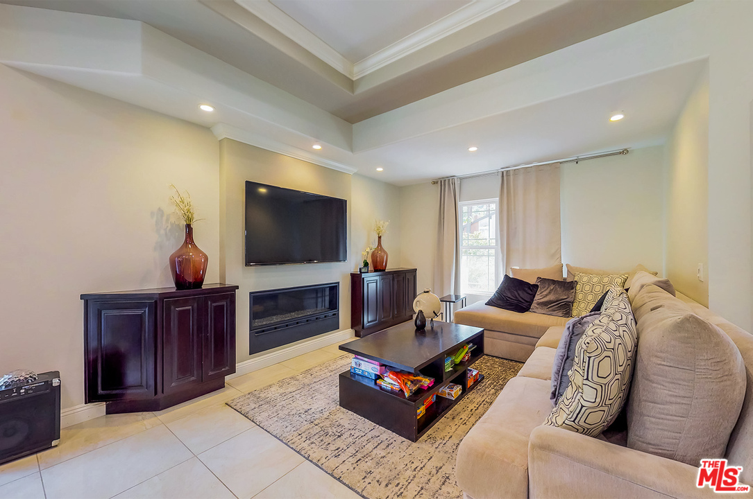 7501 Alpine Way Tujunga, CA 91042 - Photo 5 of 15 Gallery Image 5