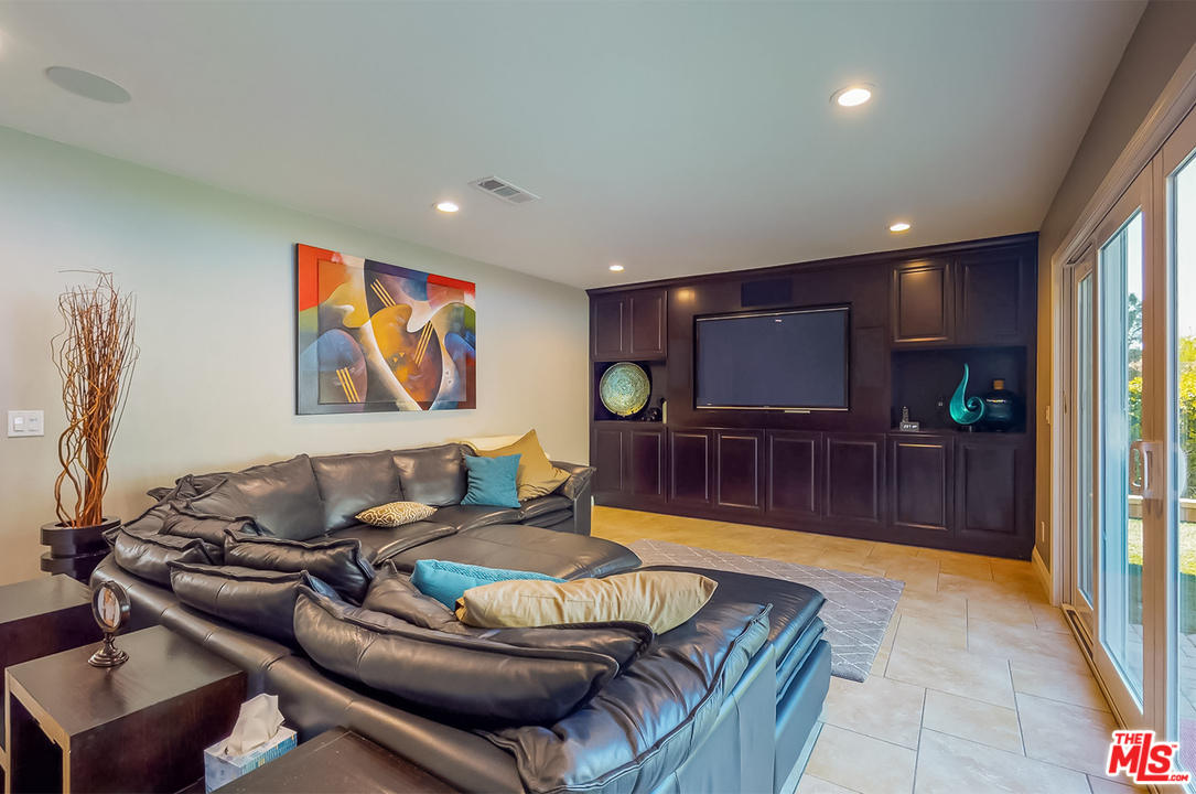 7501 Alpine Way Tujunga, CA 91042 - Photo 6 of 15 Gallery Image 6