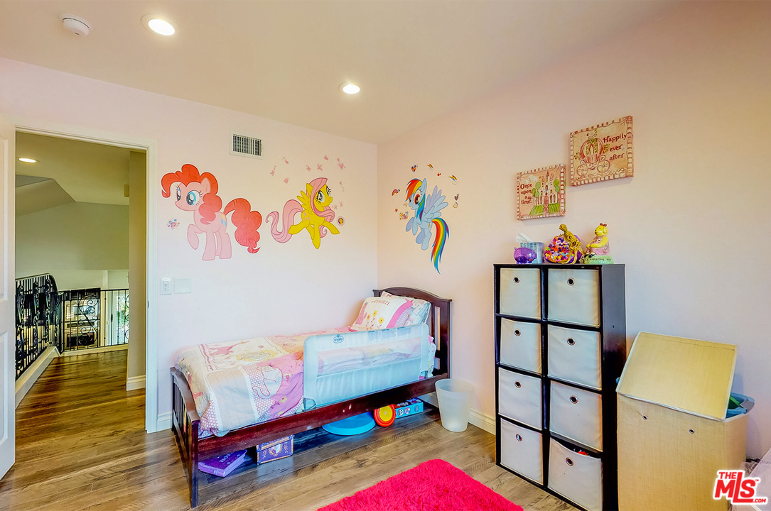 7501 Alpine Way Tujunga, CA 91042 - Photo 10 of 15 Gallery Image 10