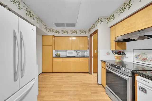 a view of a workspace with furniture