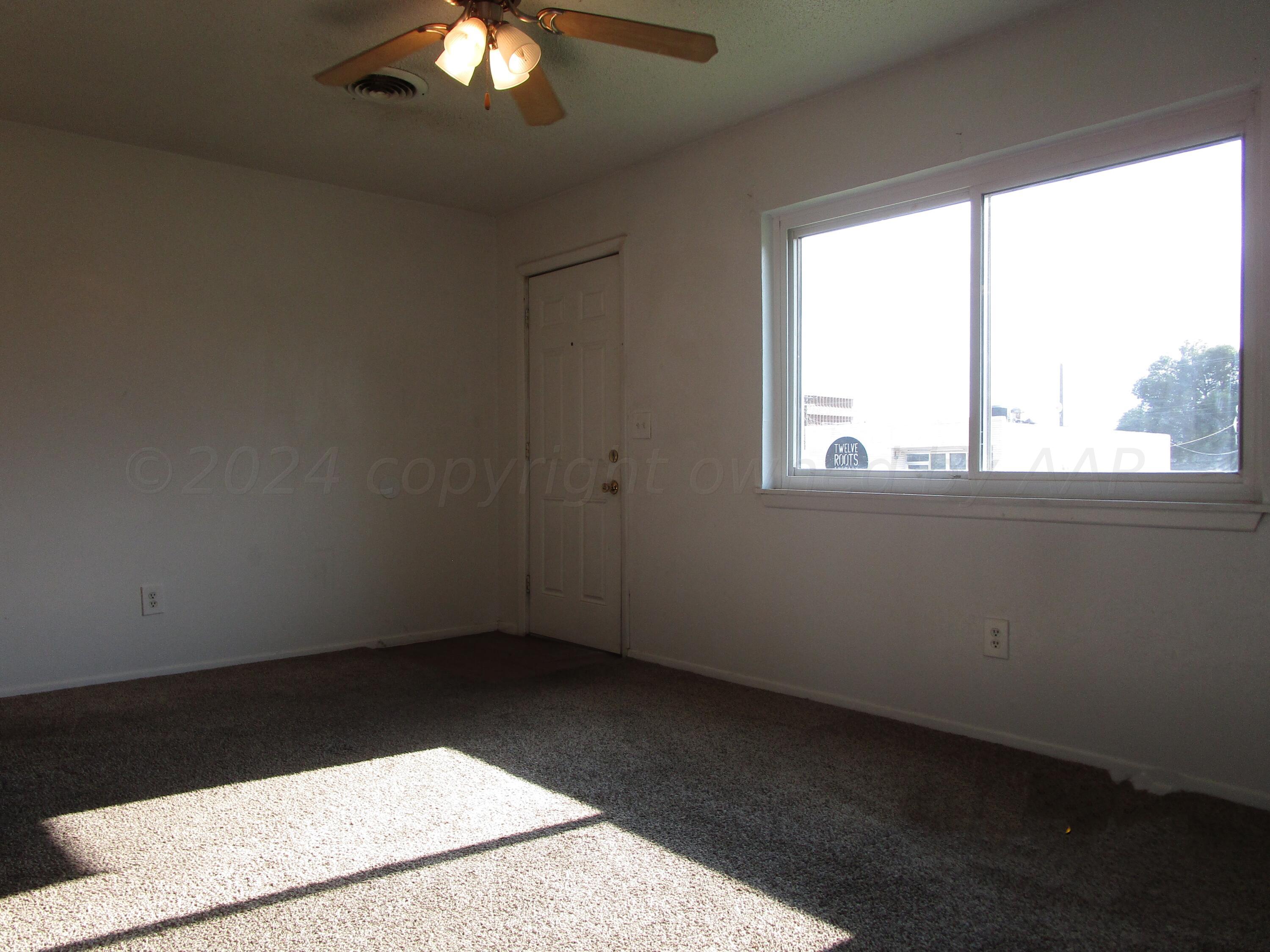 710 Deahl Street Borger, TX 79007 - Photo 2 of 5 an empty room with a window