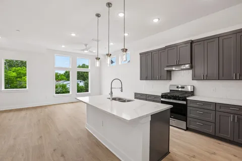 $509,999 | 200 West 56th Street, Unit 1104, Austin, TX 78751