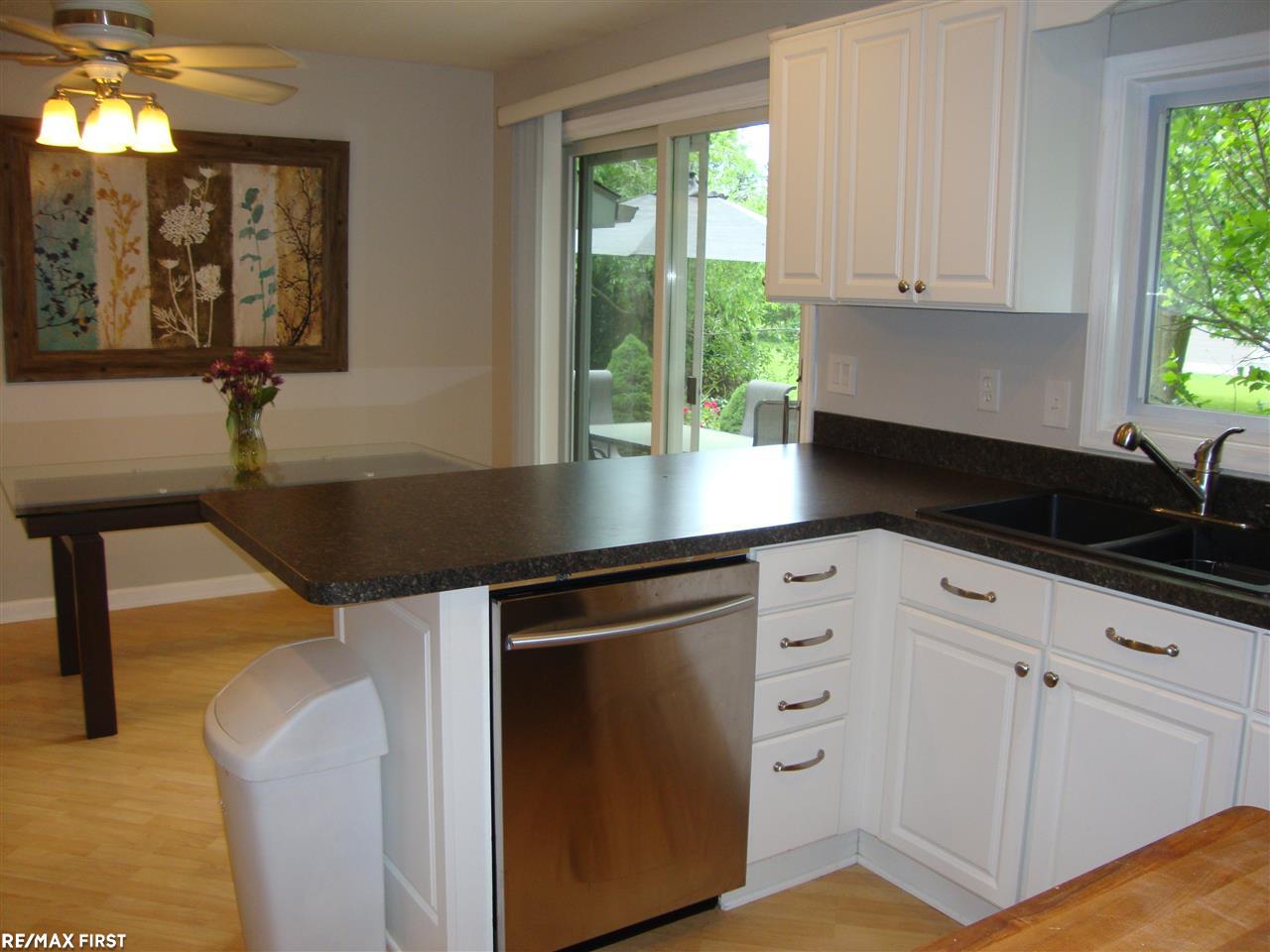 2736 Dearborn Avenue Rochester Hills, MI 48309 - Photo 8 of 23