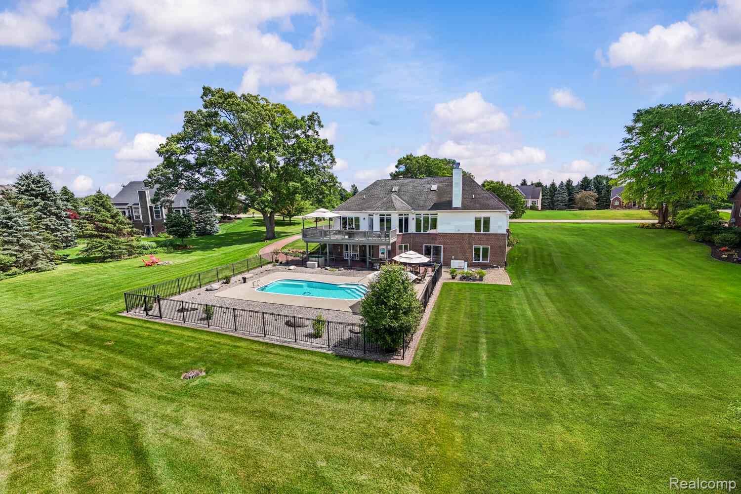 1131 Thorn Ridge Drive Howell, MI 48843 - Photo 35 of 47 40_1131_Thorn_Ridge_Dr41_mls.jpg