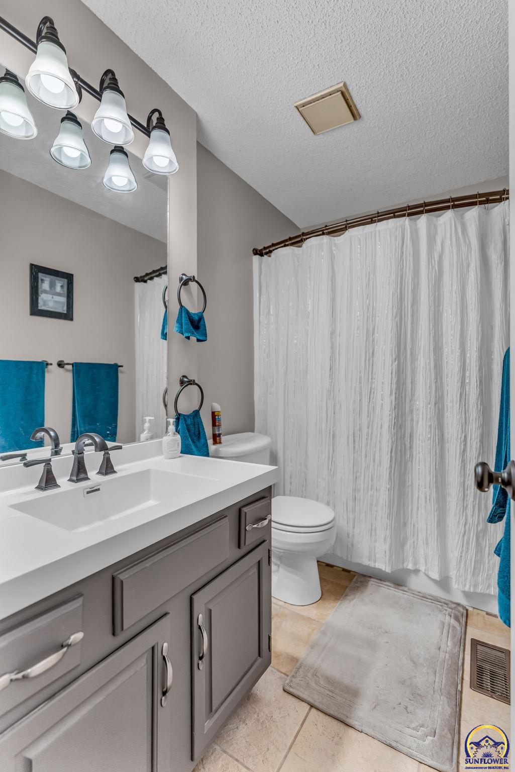 4209 Southwest 35th Terrace Topeka, KS 66614 - Photo 14 of 39