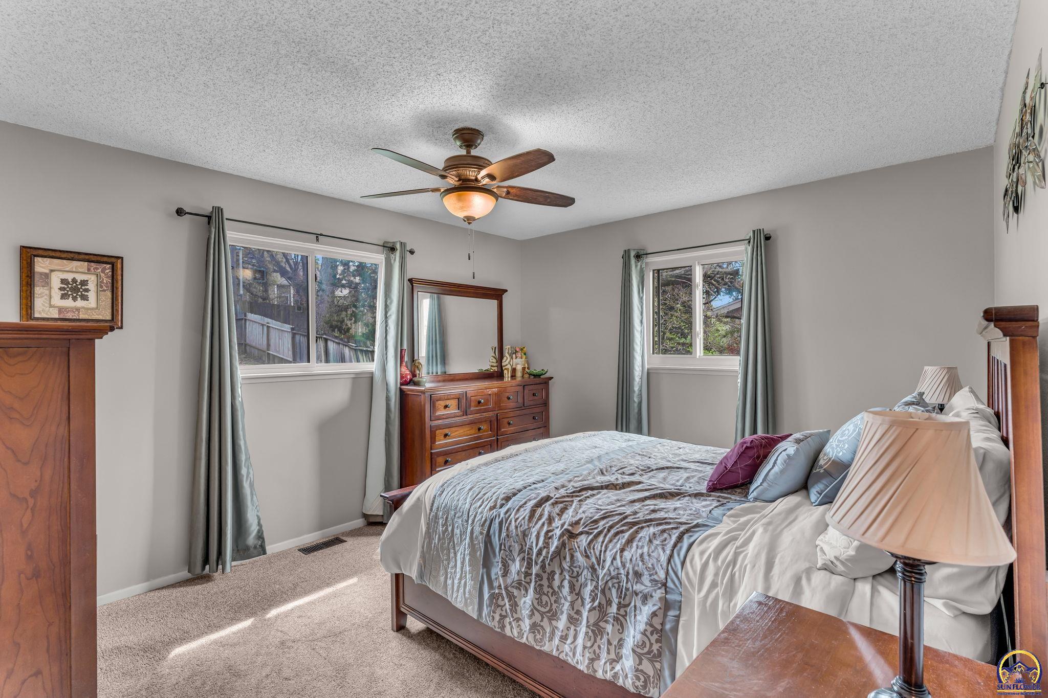 4209 Southwest 35th Terrace Topeka, KS 66614 - Photo 17 of 39