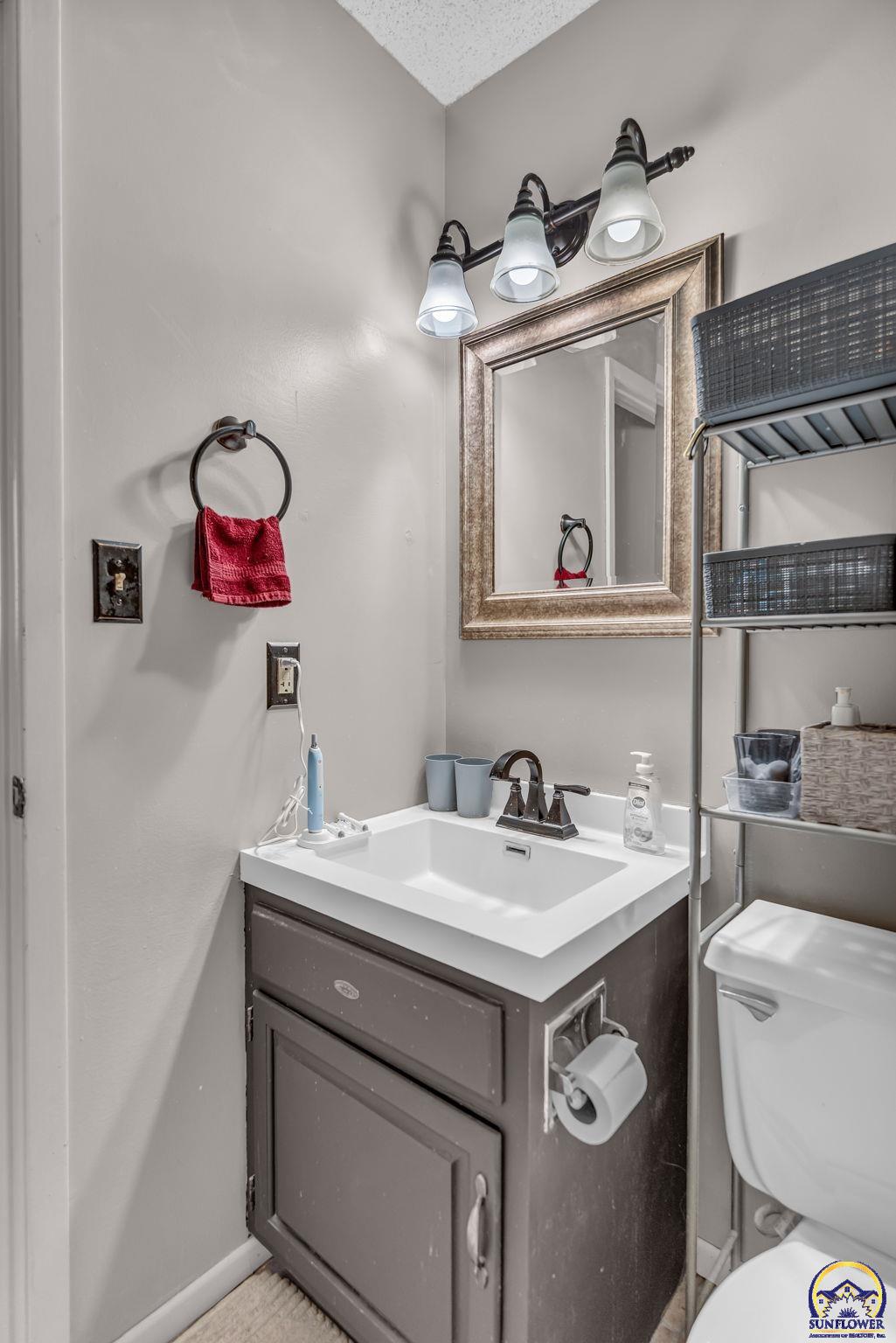 4209 Southwest 35th Terrace Topeka, KS 66614 - Photo 20 of 39