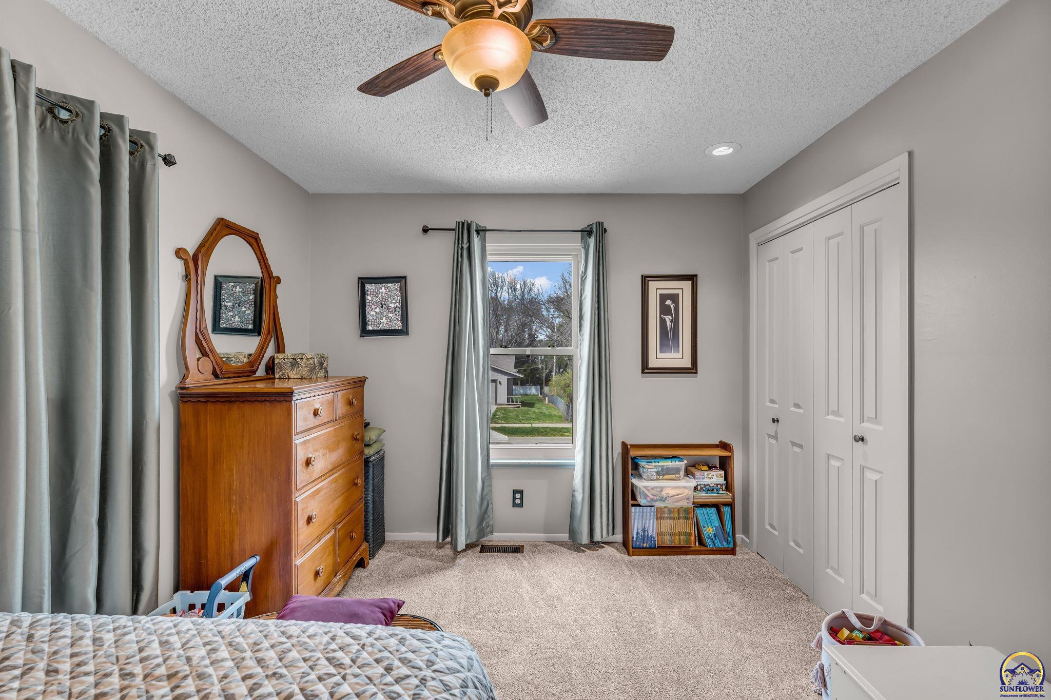 4209 Southwest 35th Terrace Topeka, KS 66614 - Photo 22 of 39