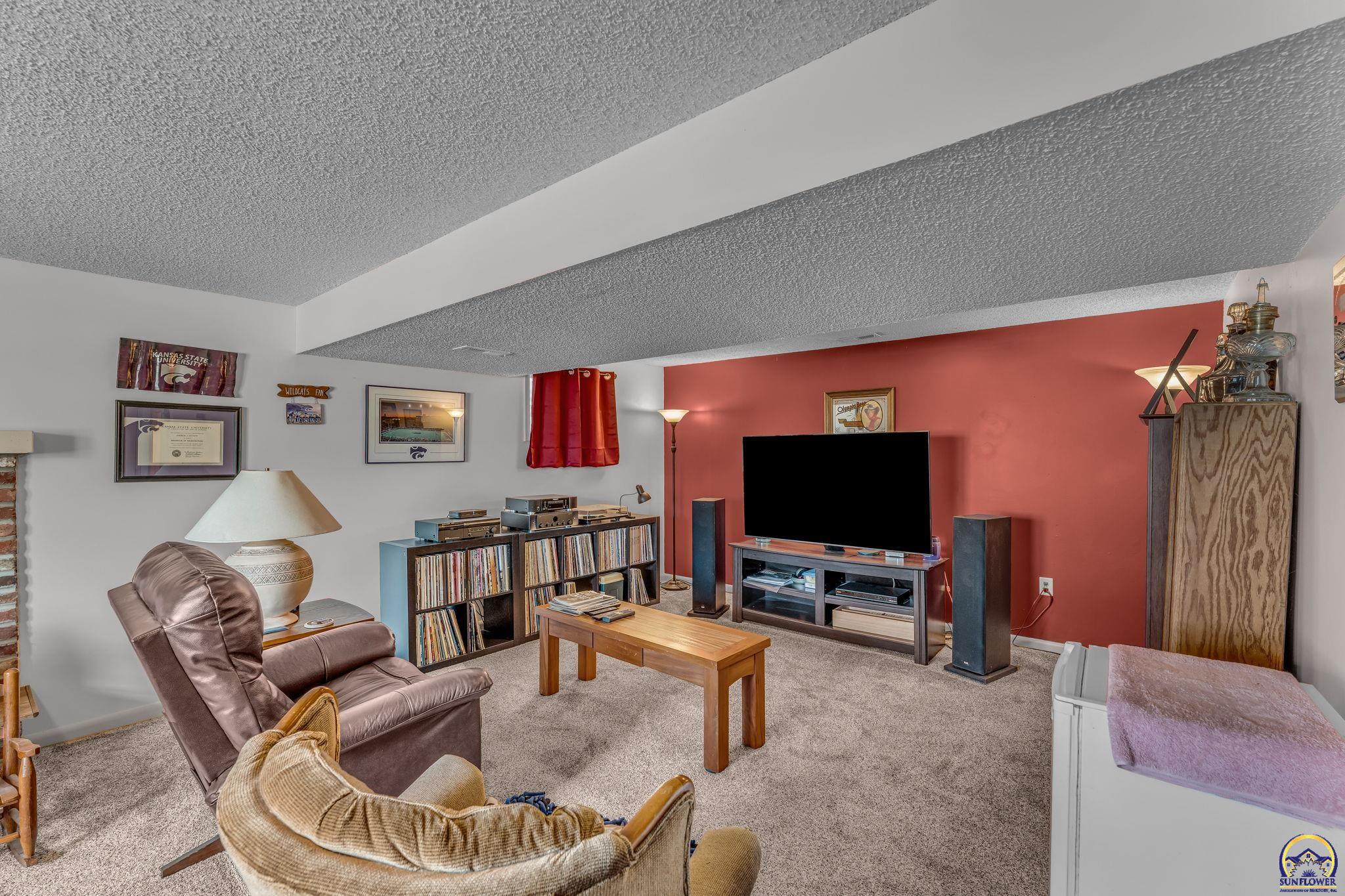 4209 Southwest 35th Terrace Topeka, KS 66614 - Photo 27 of 39