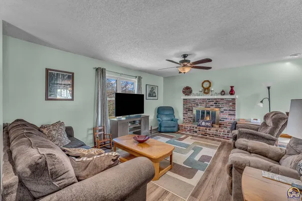 $268,500 | 4209 Southwest 35th Terrace, Topeka, KS 66614