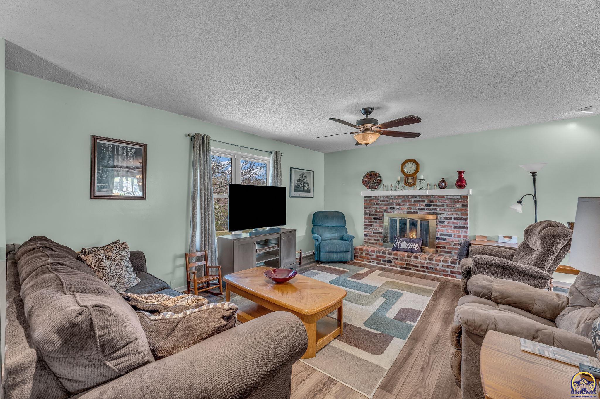 4209 Southwest 35th Terrace Topeka, KS 66614 - Photo 3 of 39