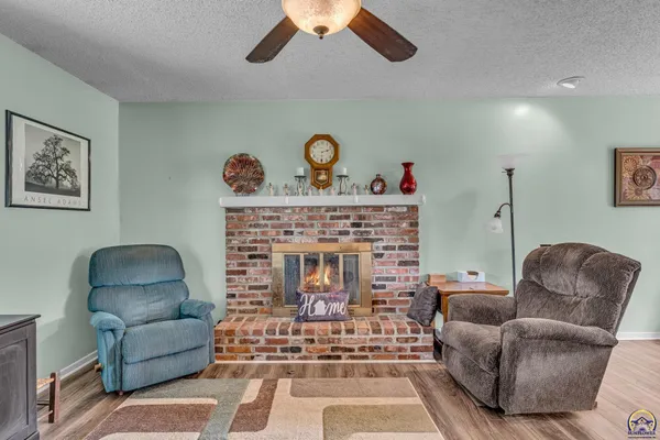 $268,500 | 4209 Southwest 35th Terrace, Topeka, KS 66614