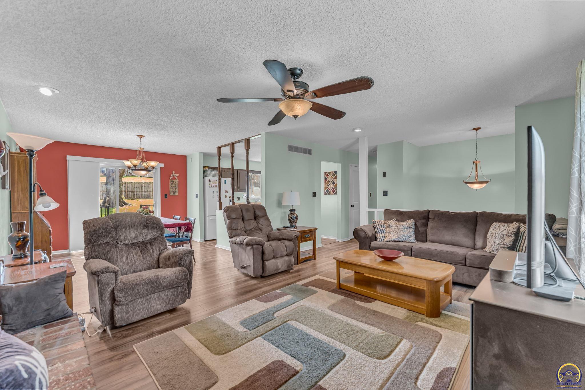 4209 Southwest 35th Terrace Topeka, KS 66614 - Photo 5 of 39