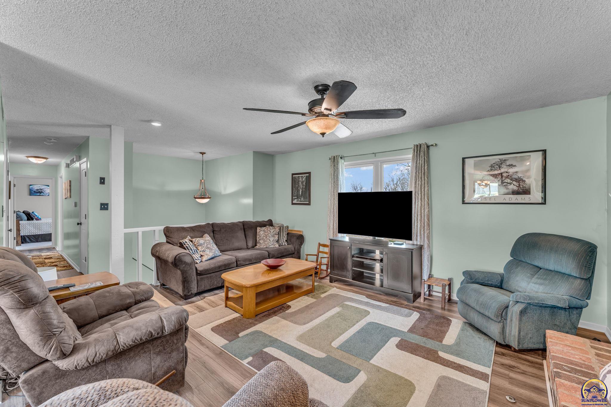 4209 Southwest 35th Terrace Topeka, KS 66614 - Photo 6 of 39