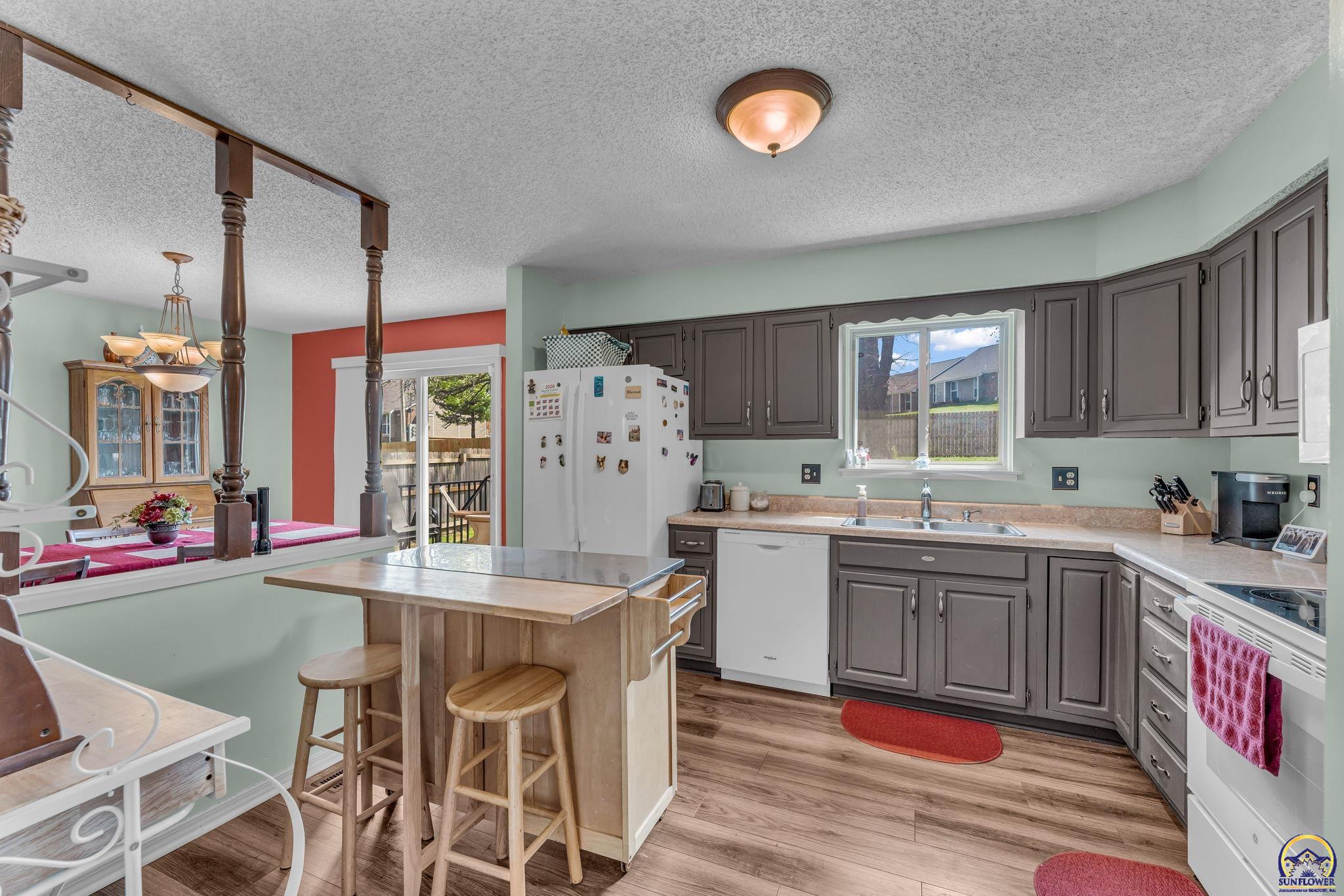 4209 Southwest 35th Terrace Topeka, KS 66614 - Photo 10 of 39