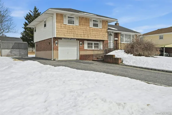$702,000 | 23 Shirley Court, Commack, NY 11725