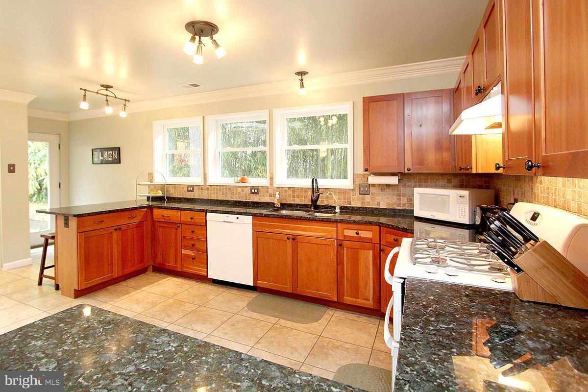 3114 Manor Road Falls Church, VA 22042 - Photo 12 of 30 Kitchen
