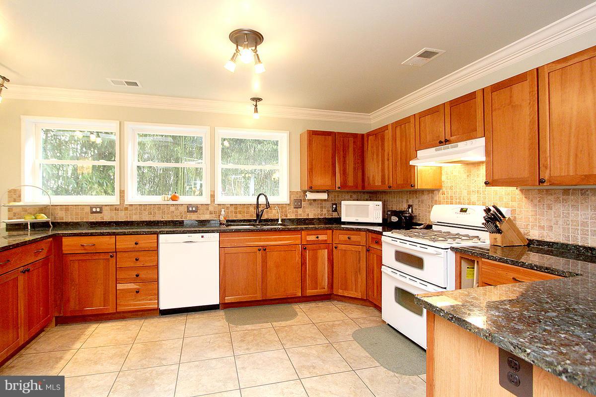 3114 Manor Road Falls Church, VA 22042 - Photo 13 of 30 Kitchen
