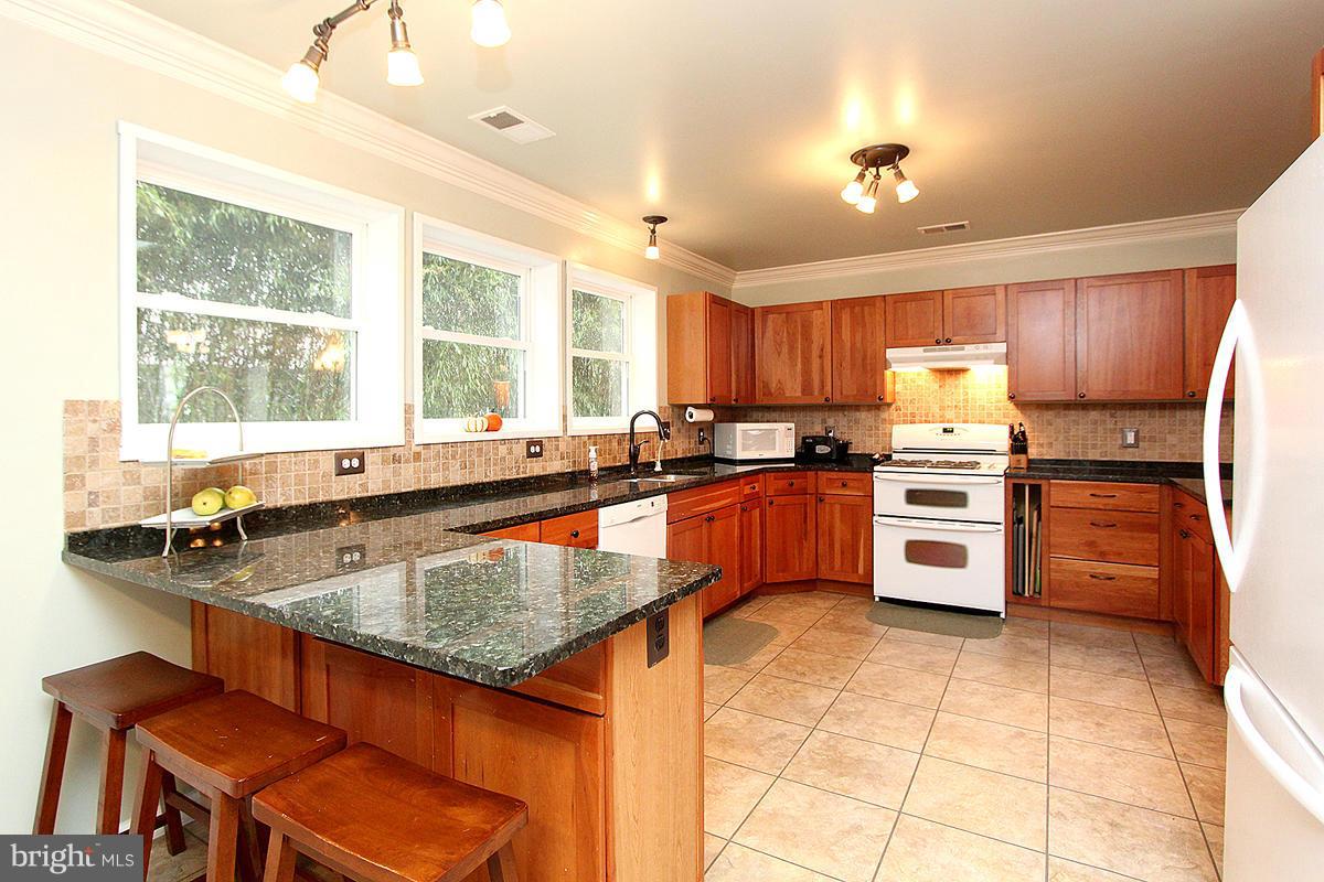 3114 Manor Road Falls Church, VA 22042 - Photo 15 of 30 Kitchen