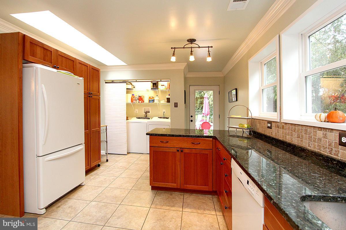 3114 Manor Road Falls Church, VA 22042 - Photo 16 of 30 Kitchen